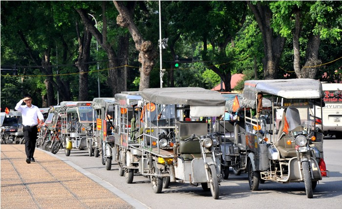 Đến viếng thăm Đại tướng, với tấm lòng thành kính và đặc biệt là đoàn còn đi bằng gần 40 chiếc xe thương binh.