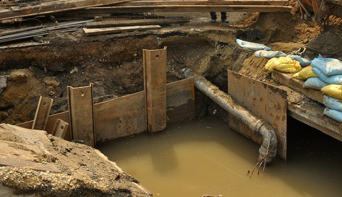 Đoạn đường bị sụt lún có bán kính 5 – 7m Đoạn đường bị sụt lún có bán kính 5 – 7m