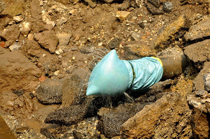 Được tin về sự việc, Công ty cấp thoát nước Hà Nội đã tới và khắc phục sự cố. Được tin về sự việc, Công ty cấp thoát nước Hà Nội đã tới và khắc phục sự cố.