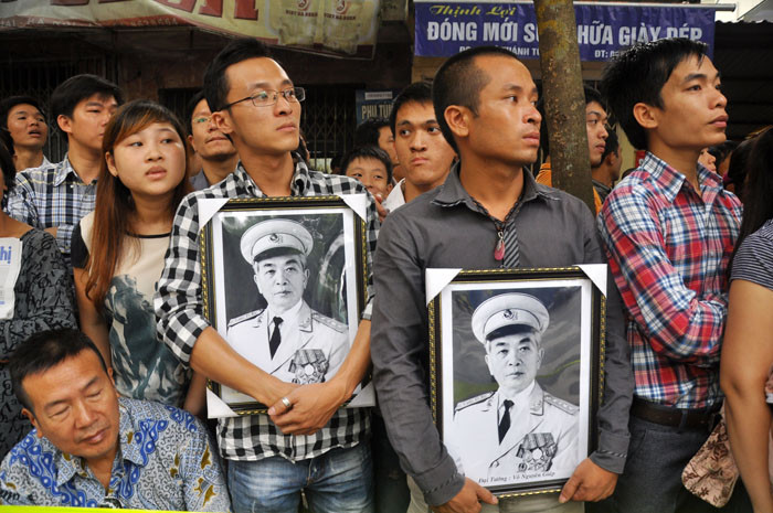 Mỗi người một cảm xúc nhưng điều chung ở họ là niềm tiếc thương vô hạn đối với sự ra đi của Đại tướng