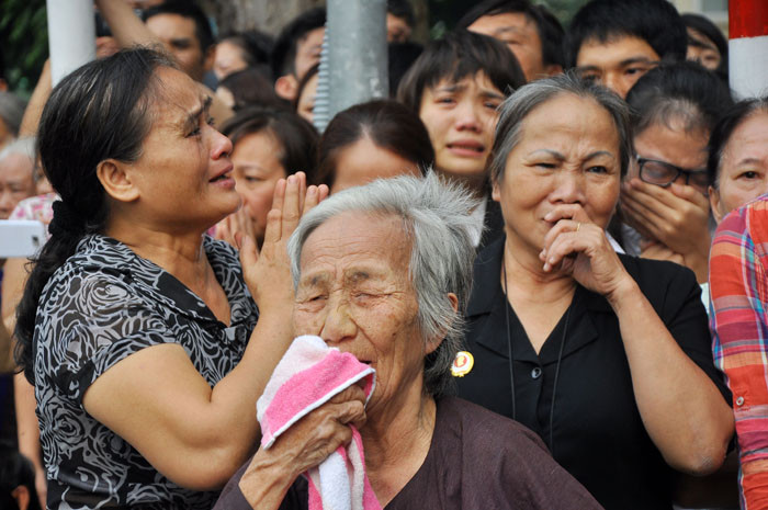 Bật khóc khi nhìn thấy linh cữu của Đại tướng đi qua