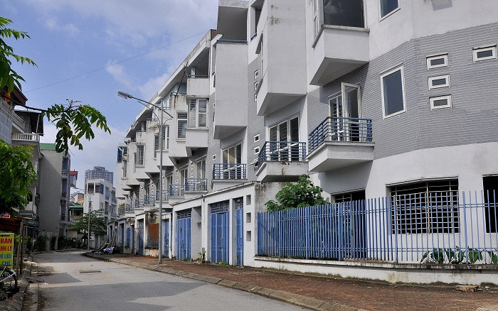 Khu đô thị Văn Quán vắng vẻ cùng với những biệt thự bỏ hoang