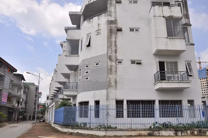 Nhiều biệt thự không có người mua dù đang nằm trên vị trí đẹp.