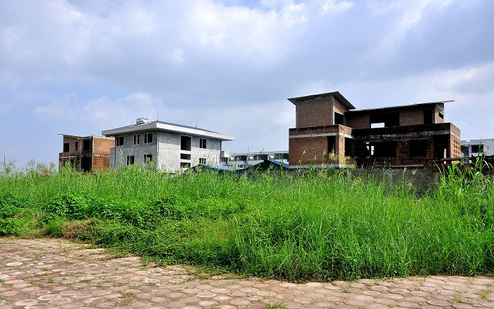 Nhiều khu đất trong khu đô thị còn bỏ hoang