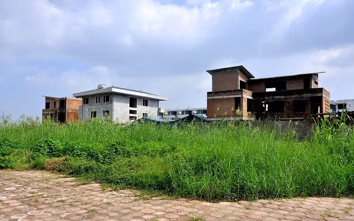 Nhiều khu đất trong khu đô thị còn bỏ hoang