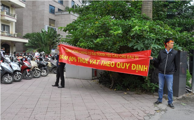 Ngoài ra, khách hàng còn khiếu lại việc tính thuế VAT của chủ đầu tư không thỏa đáng