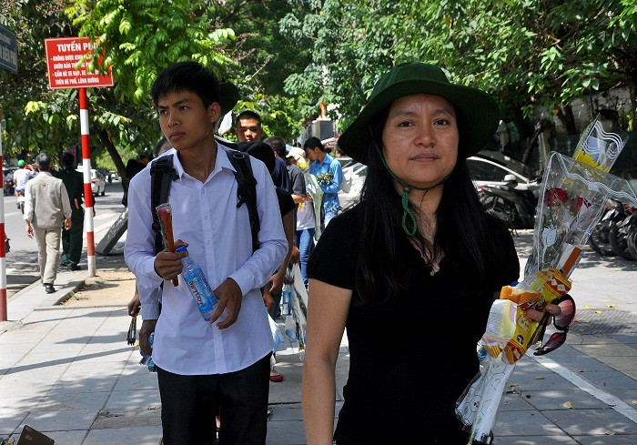 Cám ơn ban tổ chức lễ tang, cám ơn các tấm lòng hảo tâm” – lời cám ơn của chị Đỗ Minh Nguyệt (Hà Nội).