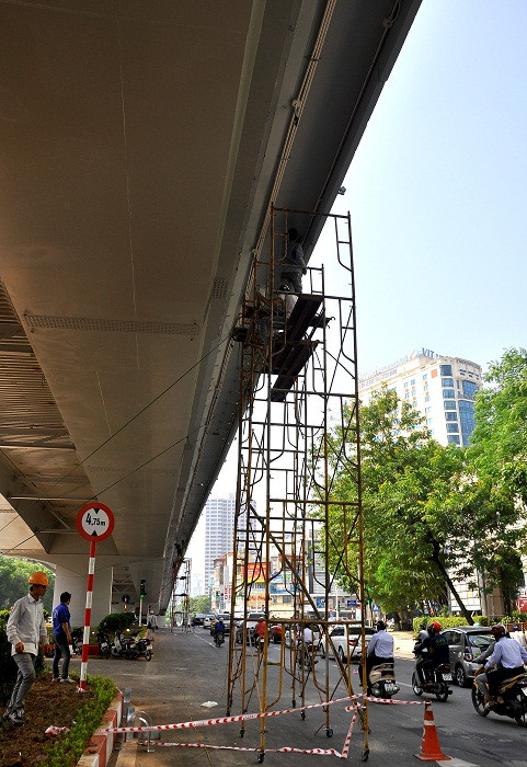 Hệ thống điện và ống thoát nước đang trong giai đoạn hoàn thiện.