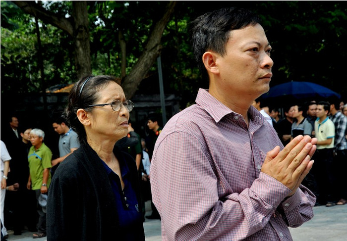 Những tấm hình Đại tướng được người dân trang nghiêm mang đi viếng Đại tướng Những tấm hình Đại tướng được người dân trang nghiêm mang đi viếng Đại tướng