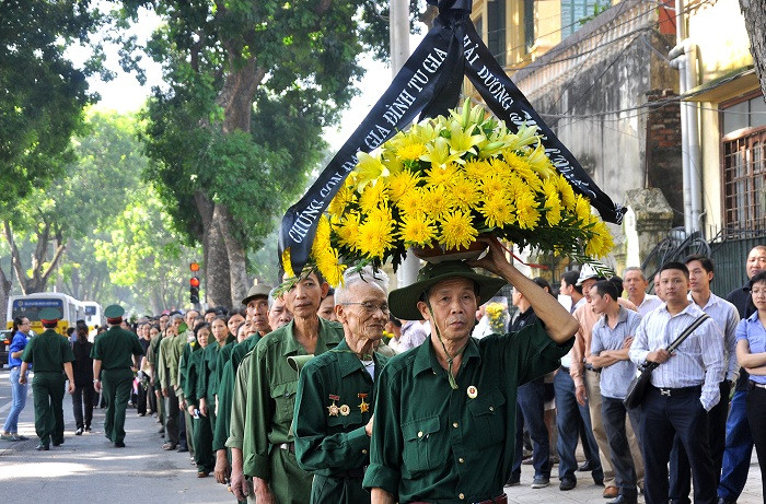 Đoàn Tu gia tỉnh Hải Dương cũng về viếng Đại tướng trong ngày thứ 3 này.