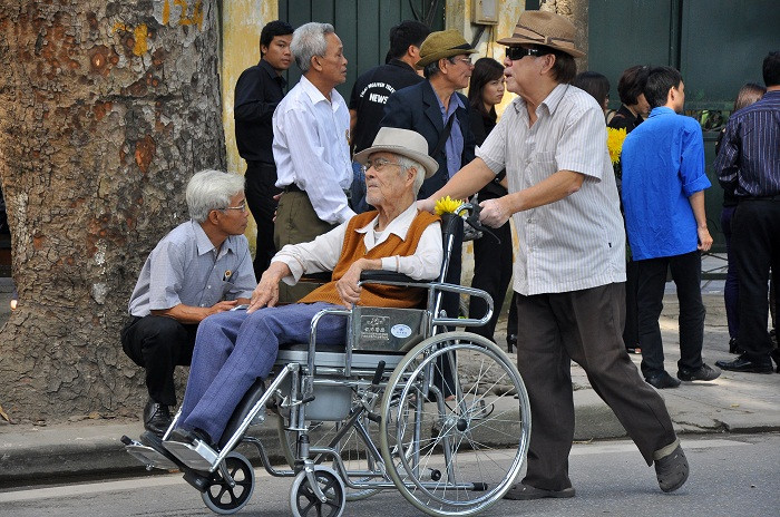 Những người gặp khó khăn trong việc đi lại…