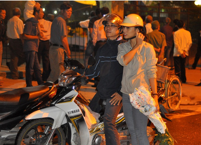 Anh Vũ Nhật Tùng cùng người bạn cũng cố gắng đến sớm xếp hàng để vào viếng Đại tướng được sớm.