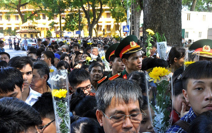 Biển người” về viếng Đại tướng