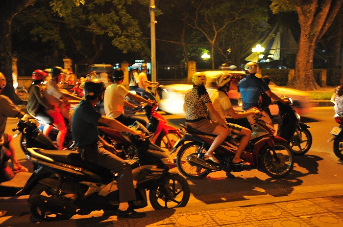 Ai đi qua đoạn đường trước nhà Đại tướng cũng dừng lại để hỏi thăm và nghe ngóng tình hình về lễ tang của Đại tướng. Ai đi qua đoạn đường trước nhà Đại tướng cũng dừng lại để hỏi thăm và nghe ngóng tình hình về lễ tang của Đại tướng.