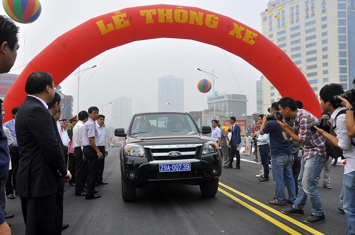 Đoàn xe đại biểu… Đoàn xe đại biểu…