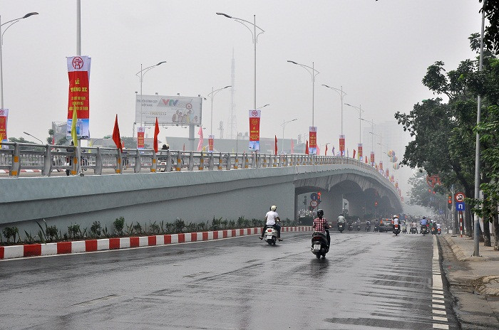 Sau khi thông xe, các đường quanh cầu vượt thông thoáng rõ rệt. Sau khi thông xe, các đường quanh cầu vượt thông thoáng rõ rệt.