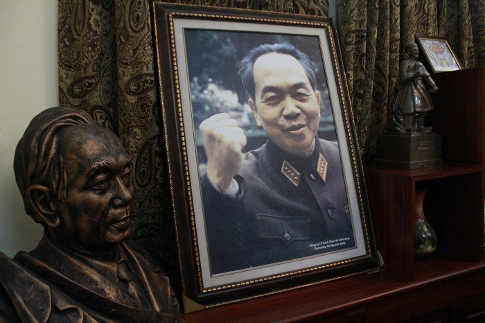 Những bức ảnh thể hiện tinh thần lạc quan của Đại tướng trong phòng khách