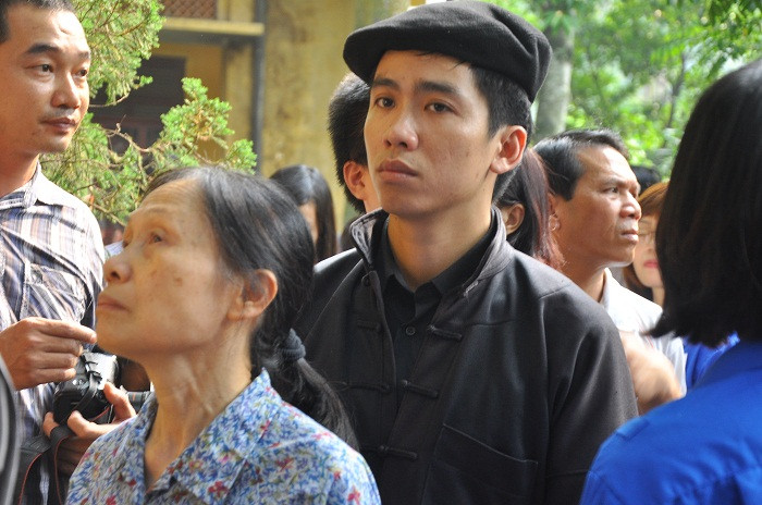 Nhiều người đến từ nhưng nơi xa xôi….