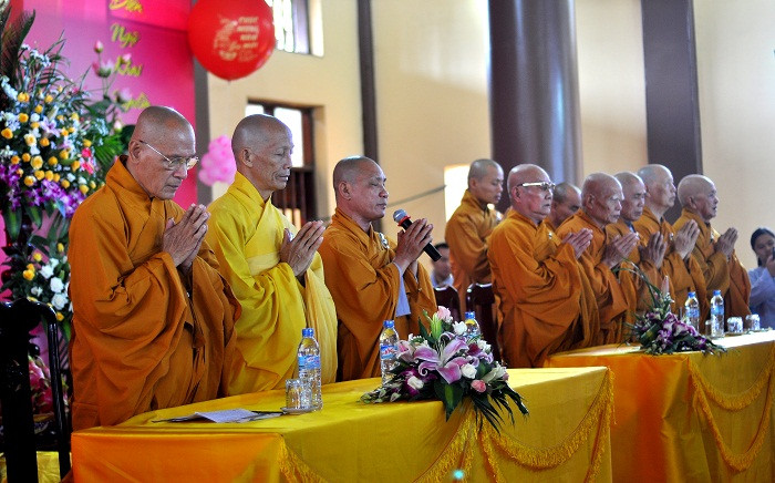 Phó trụ trì Thiền viện - Đại Đức cùng các sư thầy trong Thiền viện sẽ đại diện để đứng ra làm chứng cho tình yêu của các đôi tân duyên.