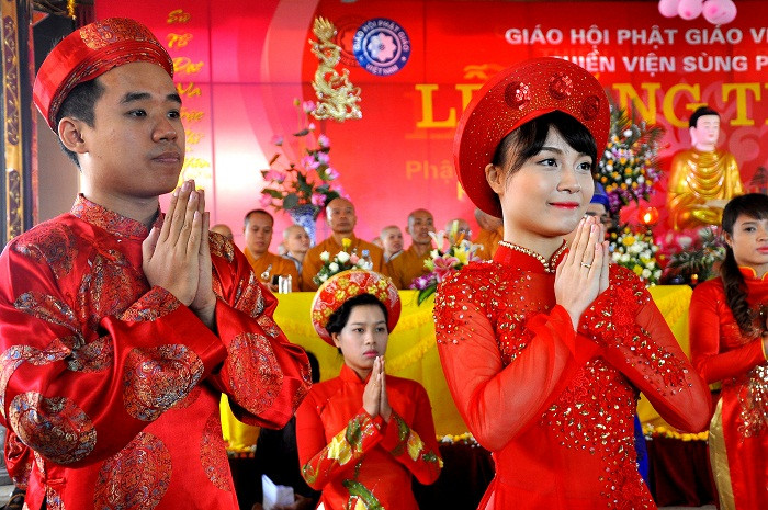 Trong những nghi lễ linh thiêng nơi cửa phật chính là niềm vui và niềm tin mạnh mẽ hơn vào tình yêu.