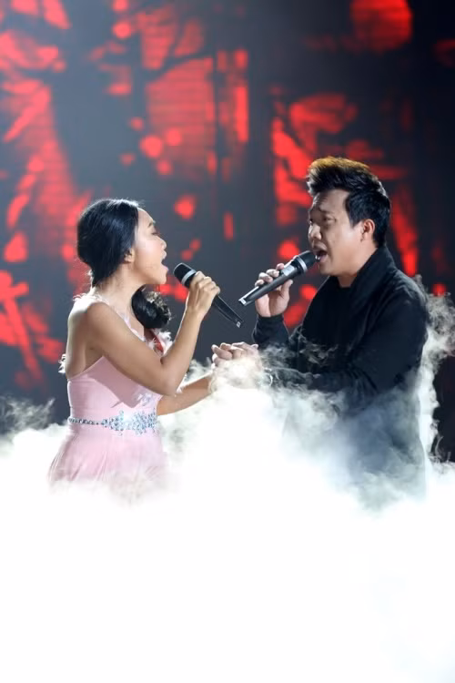 MC Trấn Thành tranh thủ góp mặt trong liveshow Đoan Trang.