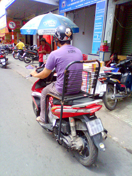 "Air blade đời mới" - với thiết kế có ghế dựa tạo cảm giác thỏa mái cho bạn khi lái xe, thích hợp cho người bị bệnh xương khớp và mỏi lưng! "Air blade đời mới" - với thiết kế có ghế dựa tạo cảm giác thỏa mái cho bạn khi lái xe, thích hợp cho người bị bệnh xương khớp và mỏi lưng!