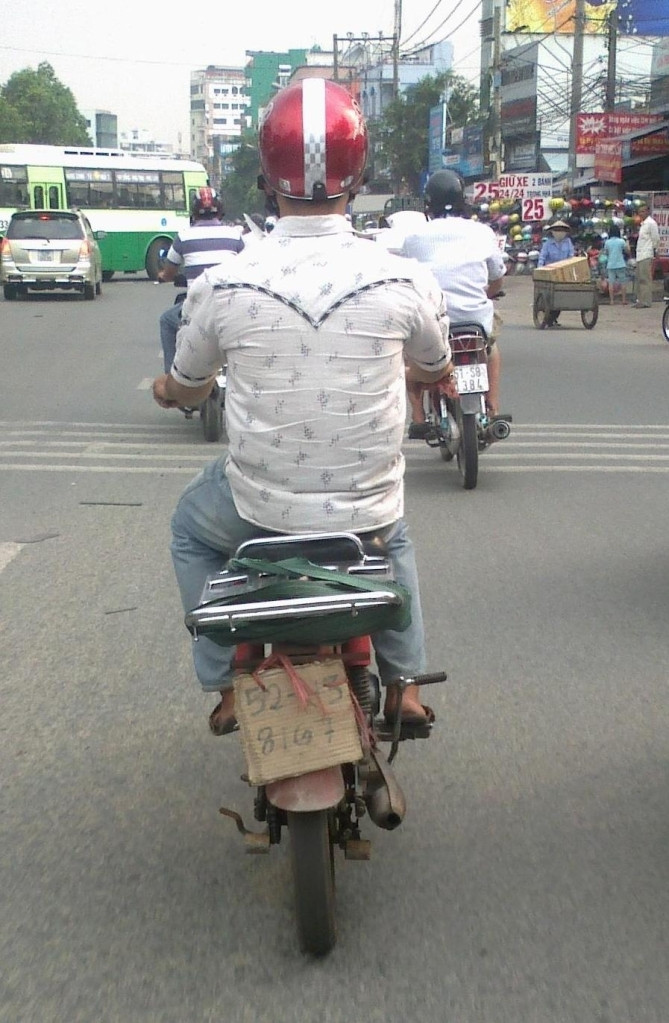 Xe không có biển không phải vì xe không có biển Biển rụng, biển rơi, biển hỏng mất rồi Không đi làm lại biển không phải vì không muốn làm mà vì có "biển... carton" dùng rồi.! Xe không có biển không phải vì xe không có biển Biển rụng, biển rơi, biển hỏng mất rồi Không đi làm lại biển không phải vì không muốn làm mà vì có "biển... carton" dùng rồi.!