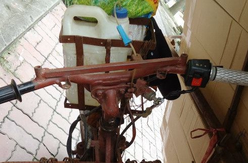 Chiếc xe còn có cả chỗ để chủ phương tiện lắp gương, nhưng điểm trừ của xe này có lẽ là vì thiếu hệ thống chiếu sáng và xi nhan ! Chiếc xe còn có cả chỗ để chủ phương tiện lắp gương, nhưng điểm trừ của xe này có lẽ là vì thiếu hệ thống chiếu sáng và xi nhan !