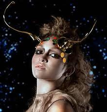 Ma Kết (22/12 - 19/1) Trong ngày Chủ Nhật này, bạn có nhiều thời gian rảnh rỗi để nghỉ ngơi và thư giãn. Ma Kết nên đề ra một chế độ ăn uống hợp lý, kẻo lại ảnh hưởng tới sức khỏe thì nguy to đấy. Buổi tối, hãy dành cho người quà tặng bất ngờ hay một cuộc hẹn lãng mạn, bảo đảm là bạn sẽ gây ấn tượng mạnh đó. Ma Kết (22/12 - 19/1) Trong ngày Chủ Nhật này, bạn có nhiều thời gian rảnh rỗi để nghỉ ngơi và thư giãn. Ma Kết nên đề ra một chế độ ăn uống hợp lý, kẻo lại ảnh hưởng tới sức khỏe thì nguy to đấy. Buổi tối, hãy dành cho người quà tặng bất ngờ hay một cuộc hẹn lãng mạn, bảo đảm là bạn sẽ gây ấn tượng mạnh đó.