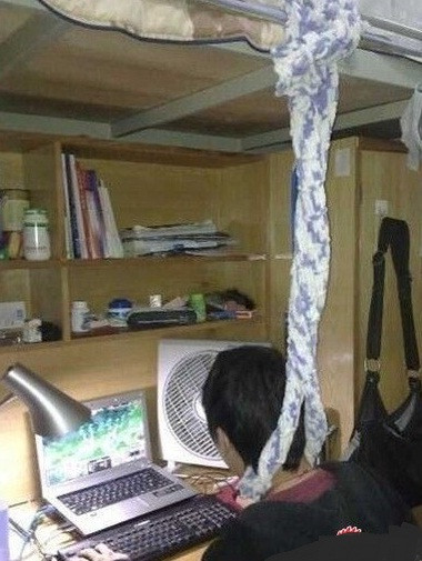 Ngày xưa cụ Cao Bá Quát có lẽ cũng không có chí tu luyện bằng game thủ này ??? Ngày xưa cụ Cao Bá Quát có lẽ cũng không có chí tu luyện bằng game thủ này ???