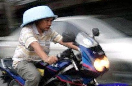 Trời mưa thì mặc trời mưa. Ta đây đã có cái che trên đầu !