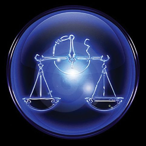 Thiên Bình (23/9 - 22/10) Hãy cố gắng sử dụng thời gian một cách hiệu quả nhất nhé, Thiên Bình. Bạn thuộc tuýp người thiên về lối suy nghĩ mạnh mẽ, sáng tạo và cảm xúc. Nếu không dành thời gian để một mình suy nghĩ, có thể bạn sẽ cảm thấy kiệt sức. Hãy nên một mình đối diện với bản thân những lúc bạn cư xử một cách nóng nảy hay cáu kỉnh. Thiên Bình (23/9 - 22/10) Hãy cố gắng sử dụng thời gian một cách hiệu quả nhất nhé, Thiên Bình. Bạn thuộc tuýp người thiên về lối suy nghĩ mạnh mẽ, sáng tạo và cảm xúc. Nếu không dành thời gian để một mình suy nghĩ, có thể bạn sẽ cảm thấy kiệt sức. Hãy nên một mình đối diện với bản thân những lúc bạn cư xử một cách nóng nảy hay cáu kỉnh.