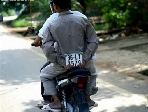 Các chiến sĩ ông an có nỡ phạt chủ phương tiện này vì tội "xe không biển số" không? Các chiến sĩ ông an có nỡ phạt chủ phương tiện này vì tội "xe không biển số" không?