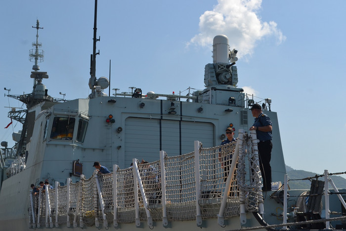 Hangar chứa máy bay của tàu khu trục HMCS Calgary.