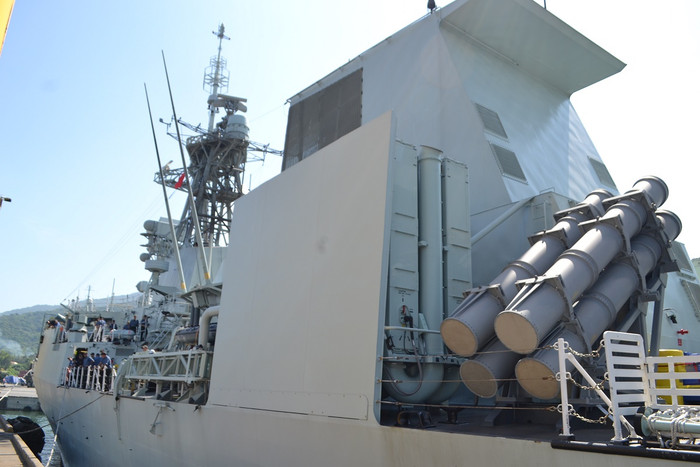 HMCS Calgary đã có chuyến thăm đến nhiều cảng trên thế giới trước khi đến Đà Nẵng.