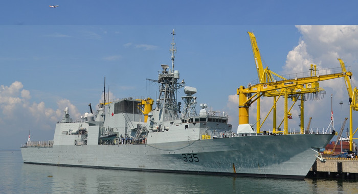 Tàu khu trục HMCS Calgary của Hải quân Canada vừa cập cảng Đà Nẵng mang theo 230 sĩ quan, thủy thủ.