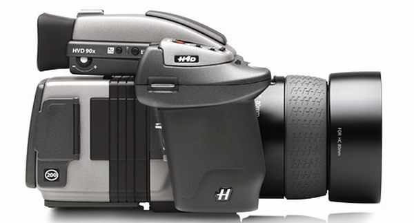 7. Hasselblad H4D-200MS Giá bán : 45 nghìn USD Hãng sản xuất máy ảnh chuyên dụng Hasselblad đã giới thiệu một bản nâng cấp cho H4D là H4D 200MS với độ phân giải được tăng từ 50MP của bản thường lên 200 triệu điểm ảnh! Nếu bạn đang sở hữu một chiếc H4D cũ thì hãng sẵn sàng nâng cấp cảm biến với giá khoảng 10 nghìn USD hoặc bạn sẽ phải bỏ ra 45 nghìn USD để mua 1 chiếc máy mới. Thật ra thì độ phân giải gốc của H4D 200MS không phải là 200MP mà hãng đã dùng công nghệ riêng để kết hợp 6 tấm ảnh 50MP thành 200MP nhằm đạt độ chi tiết cao nhất. Tất nhiên, những máy ảnh medium format thế này không được tạo ra để chụp ảnh hình ảnh chuyển động với tốc độ cao nên bạn không phải lo về tính năng chụp 200MP. 7. Hasselblad H4D-200MS Giá bán : 45 nghìn USD Hãng sản xuất máy ảnh chuyên dụng Hasselblad đã giới thiệu một bản nâng cấp cho H4D là H4D 200MS với độ phân giải được tăng từ 50MP của bản thường lên 200 triệu điểm ảnh! Nếu bạn đang sở hữu một chiếc H4D cũ thì hãng sẵn sàng nâng cấp cảm biến với giá khoảng 10 nghìn USD hoặc bạn sẽ phải bỏ ra 45 nghìn USD để mua 1 chiếc máy mới. Thật ra thì độ phân giải gốc của H4D 200MS không phải là 200MP mà hãng đã dùng công nghệ riêng để kết hợp 6 tấm ảnh 50MP thành 200MP nhằm đạt độ chi tiết cao nhất. Tất nhiên, những máy ảnh medium format thế này không được tạo ra để chụp ảnh hình ảnh chuyển động với tốc độ cao nên bạn không phải lo về tính năng chụp 200MP.