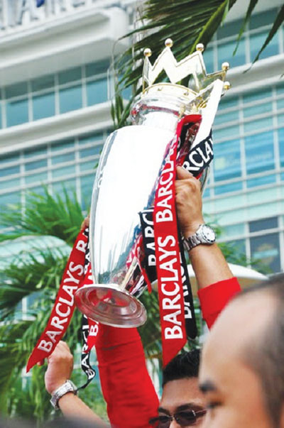 Chiếc cúp Premier League sẽ đến VN - Ảnh: AFP Chiếc cúp Premier League sẽ đến VN - Ảnh: AFP