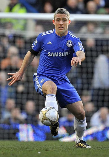 Gary Cahill (Bolton - Chelsea, 7 triệu bảng). Bỏ qua Tottenham và Arsenal, Cahill cập bến Chelsea để hưởng lương tuần 80.000 bảng. Trong màu áo mới, Cahill hứa hẹn sẽ đá cặp ăn ý với John Terry. Gary Cahill (Bolton - Chelsea, 7 triệu bảng). Bỏ qua Tottenham và Arsenal, Cahill cập bến Chelsea để hưởng lương tuần 80.000 bảng. Trong màu áo mới, Cahill hứa hẹn sẽ đá cặp ăn ý với John Terry.