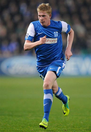 Kevin De Bruyne (Genk - Chelsea, 6,7 triệu bảng). Vụ tuyển mộ tài năng người Bỉ không xuất phát từ yêu cầu của HLV Villas-Boas, mà nằm trong kế hoạch từ trước của Chelsea. Đội bóng Anh xem De Bruyne là một vụ đầu tư hứa hẹn cho tương lai nên ký hợp đồng với tiền vệ công 20 tuổi này đến năm 2017. De Bruyne tạm thời ở lại Genk theo dạng cho mượn và sẽ chính thức gia nhập Chelsea vào hè tới. Kevin De Bruyne (Genk - Chelsea, 6,7 triệu bảng). Vụ tuyển mộ tài năng người Bỉ không xuất phát từ yêu cầu của HLV Villas-Boas, mà nằm trong kế hoạch từ trước của Chelsea. Đội bóng Anh xem De Bruyne là một vụ đầu tư hứa hẹn cho tương lai nên ký hợp đồng với tiền vệ công 20 tuổi này đến năm 2017. De Bruyne tạm thời ở lại Genk theo dạng cho mượn và sẽ chính thức gia nhập Chelsea vào hè tới.