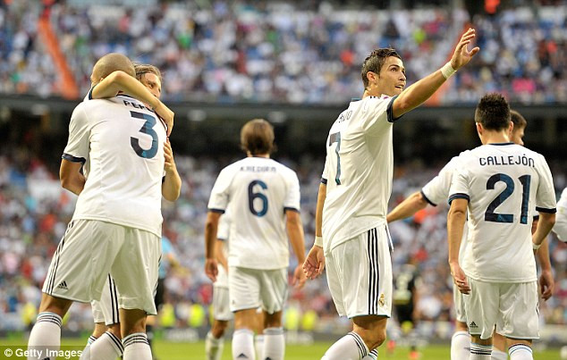 Báo chí trên khắp thế giới đã suy đoán rằng Ronaldo cảm thấy buồn vì mức lương mình đang hưởng tại đội bóng Hoàng gia Tây Ban Nha là không xứng với những đóng góp của anh, Ronaldo đang có những bất đồng với các đồng đội người bản địa và các quan chức cấp cao ở câu lạc bộ, và có cả lý do cho rằng Ronaldo cảm thấy chán nản vì không thể cạnh tranh những danh hiệu cá nhân được với Messi… Ngay lập tức những tin đồn về việc những đại gia ở Châu Âu sẵn sàng trải thảm đỏ chào đón CR7, trong đó có một số tờ báo cho rằng Man City có thể trả 95 triệu bảng để đưa Ronaldo về sân Etihad vào tháng Giêng tới…