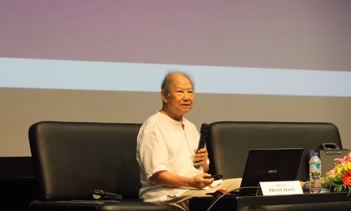 Theo nhà giáo Phạm Toàn, không đưa được một tâm hồn Việt vào từng tế bào xã hội thì cải cách sẽ uổng công (Ảnh: Thùy Linh) Theo nhà giáo Phạm Toàn, không đưa được một tâm hồn Việt vào từng tế bào xã hội thì cải cách sẽ uổng công (Ảnh: Thùy Linh)