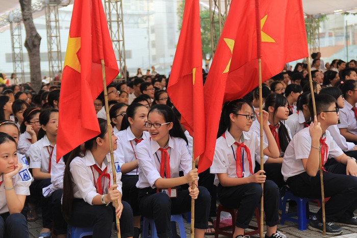 Học sinh cả nước tưng bừng khai giảng năm học mới ảnh 6