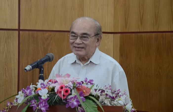 Giáo sư Lâm Quang Thiệp nhìn lại hệ thống giáo dục đại học trước và sau đổi mới (Ảnh: Thùy Linh)