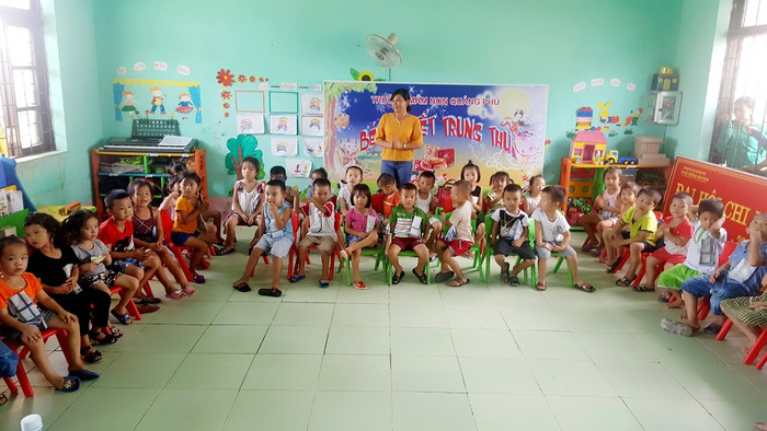 Trường học tan hoang sau cơn bão, phơi bài kiểm tra trước, đổ nát dọn dẹp sau ảnh 5 Trường học tan hoang sau cơn bão, phơi bài kiểm tra trước, đổ nát dọn dẹp sau ảnh 5