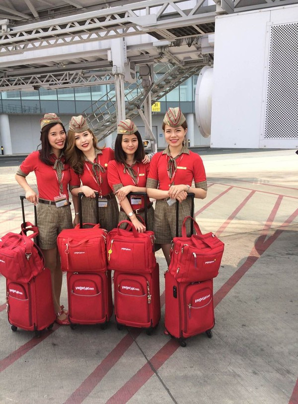 “Nhặt được của rơi, trả người đánh mất”, một triết lý hành động được Vietjet nhấn mạnh với mỗi tiếp viên. “Nhặt được của rơi, trả người đánh mất”, một triết lý hành động được Vietjet nhấn mạnh với mỗi tiếp viên.