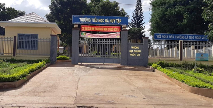 Hiệu trưởng Trường tiểu học Hà Huy Tập bị cách chức, điều chuyển về làm giáo viên do để xảy ra các sai phạm. Ảnh: MT Hiệu trưởng Trường tiểu học Hà Huy Tập bị cách chức, điều chuyển về làm giáo viên do để xảy ra các sai phạm. Ảnh: MT