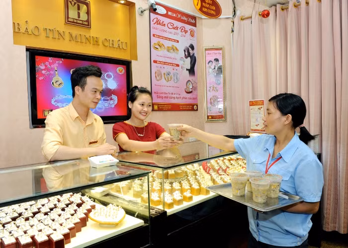 Nhân viên Bảo Tín Minh Châu bị cho nghỉ việc để tránh thưởng tết (ảnh minh họa - nguồn Bảo Tín Minh Châu) Nhân viên Bảo Tín Minh Châu bị cho nghỉ việc để tránh thưởng tết (ảnh minh họa - nguồn Bảo Tín Minh Châu)