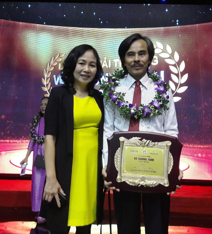 Người đồng hành cùng thầy Thủy suốt mấy chục năm qua cũng là một giáo viên. Ảnh: An Nguyên Người đồng hành cùng thầy Thủy suốt mấy chục năm qua cũng là một giáo viên. Ảnh: An Nguyên