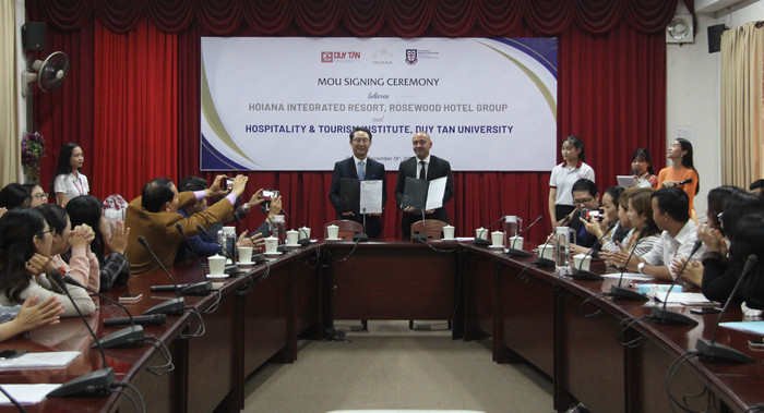 Nhà trường "bắt tay" doanh nghiệp để đào tạo nhân lực ngành du lịch. Ảnh: AN